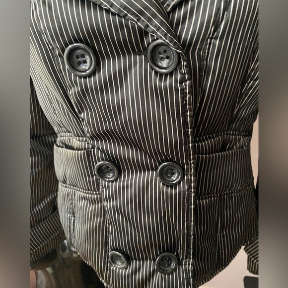 BEBE DOUBLE BREASTED PUFFER COAT REMOVABLE FAUX FUR COLLAR US S pinstripe - Picture 8 of 12